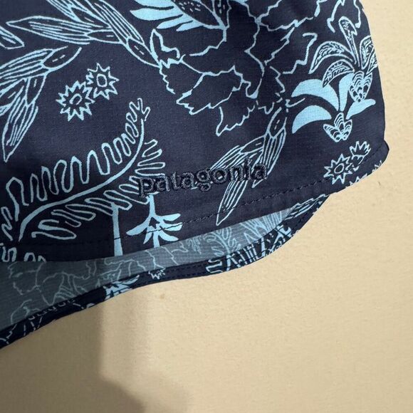 Patagonia blue printed short size large 2” inseam - Picture 3 of 7
